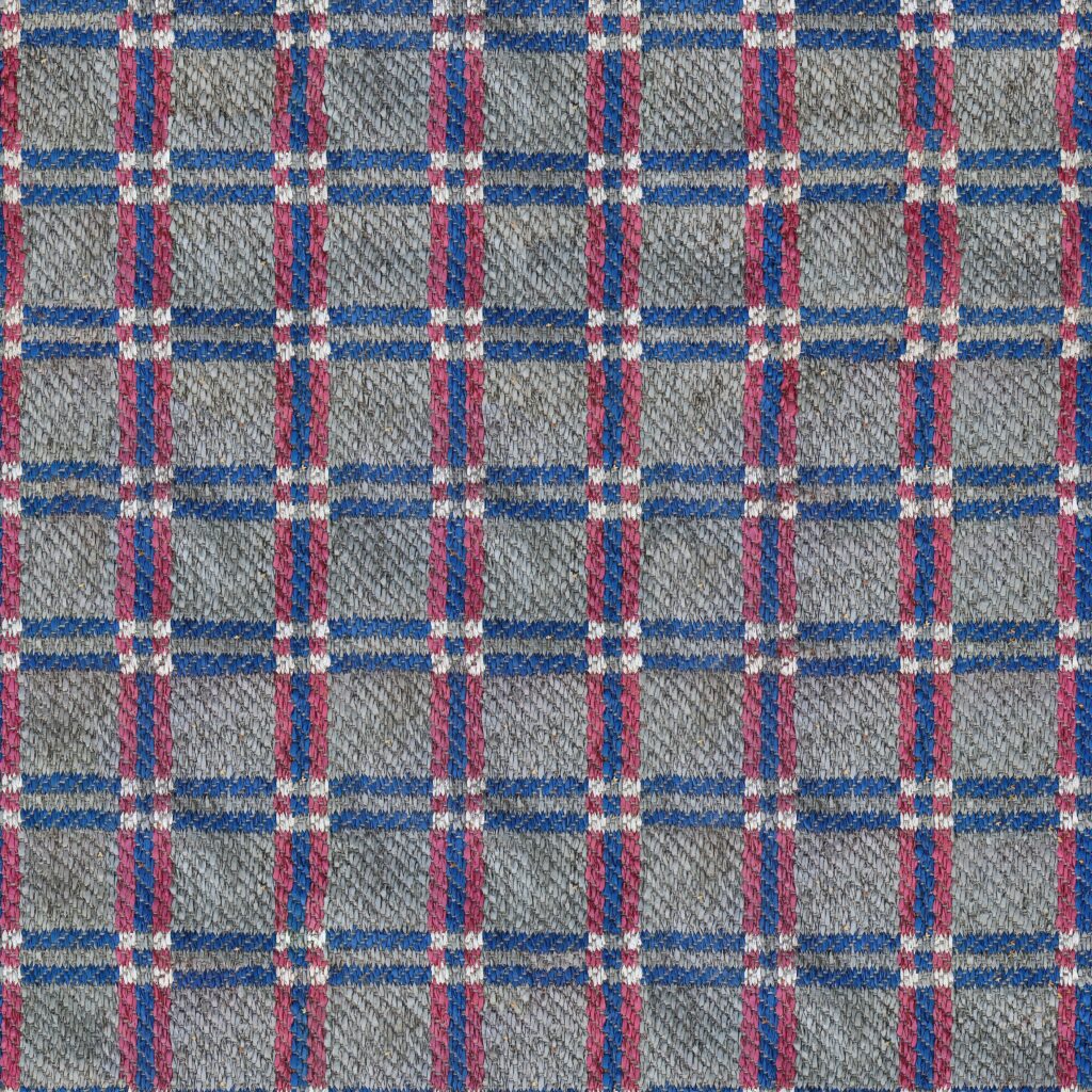 Permukaan kain flanel yang disikat (brushed) memberikan kehangatan ekstra dan sentuhan empuk di kulit.